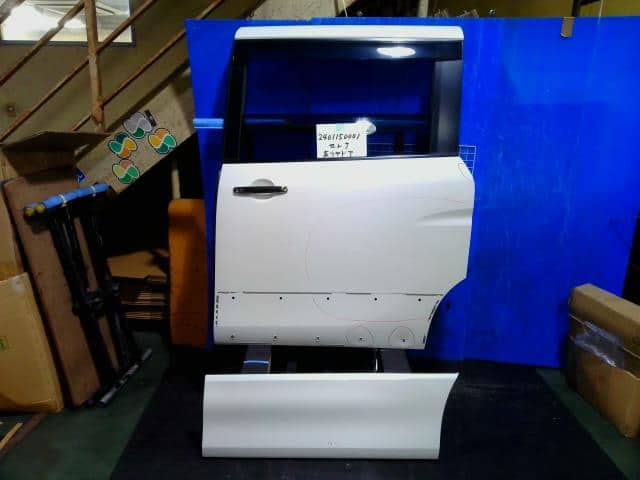 Rear Left Door Assembly NISSAN Serena 2012 DAA-HFC26 — photo 1