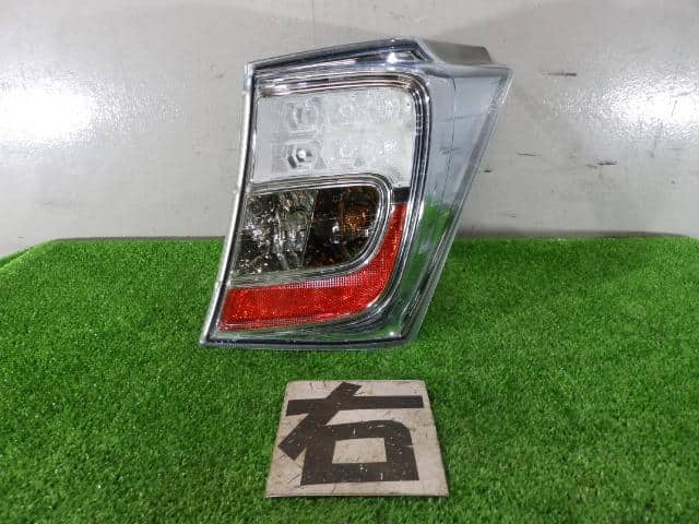 Right Tail Light HONDA Freed 2012 DAA-GP3 33501SYYJ71 — photo 1