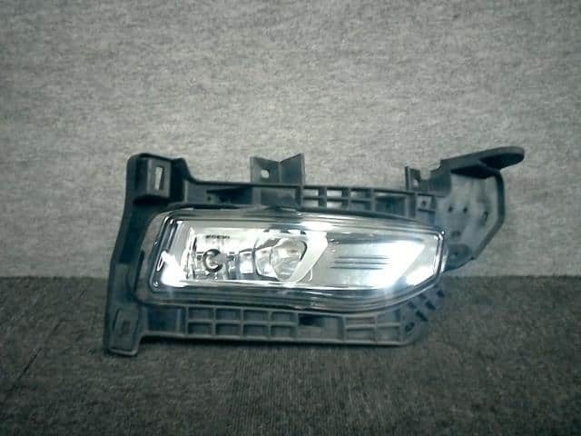 Right Fog Light NISSAN Serena 2017 DAA-GFNC27 — photo 1