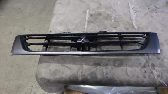 Radiator Grille MITSUBISHI Pajero Mini 2001 GF-H58A — photo 1