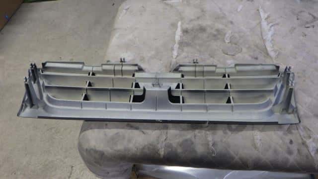 Radiator Grille MITSUBISHI Pajero Mini 2001 GF-H58A — photo 2