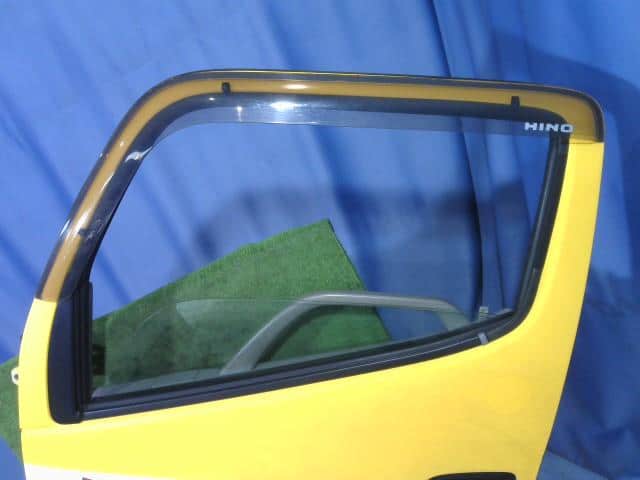 Front Left Door Assembly HINO Dutro 2010 BKG-XZU548M 6700237371 — photo 5