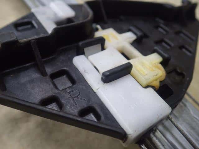 Front Right Door Regulator HONDA Freed Spike 2010 DBA-GB3 — photo 4