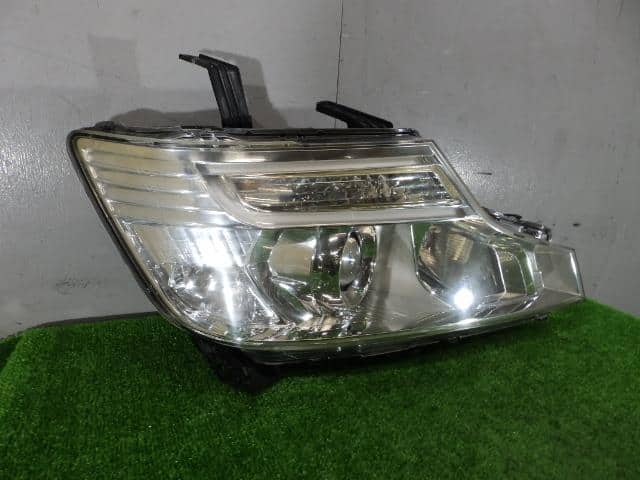 Right Headlight HONDA Step Wagon 2012 DBA-RK5 — photo 5
