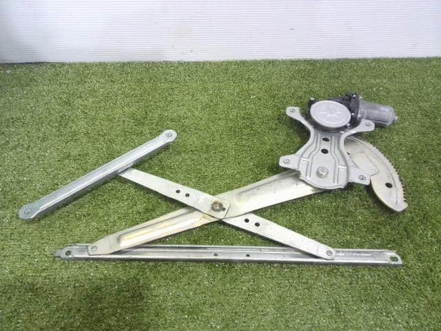 Front Right Door Regulator DAIHATSU Hijet 2020 EBD-S321V — photo 1