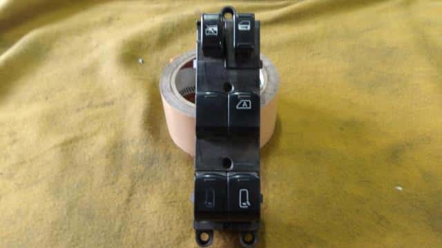 Power Window Switch NISSAN Elgrand 2005 CBA-ME51 — photo 1