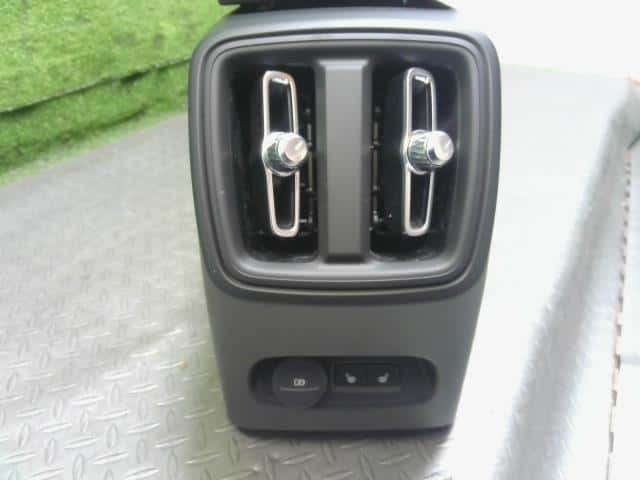 Console Box VOLVO Volvo 40 series 2023 ZAA-XE400AXCE — photo 7