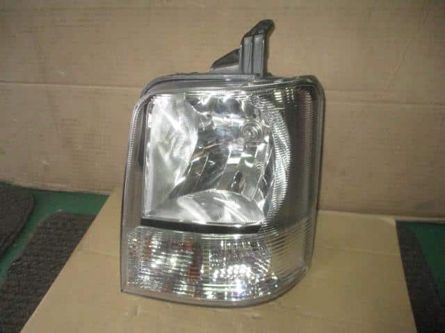 Left Headlight SUZUKI Every 2012 GBD-DA64V 3532068H51 — photo 1