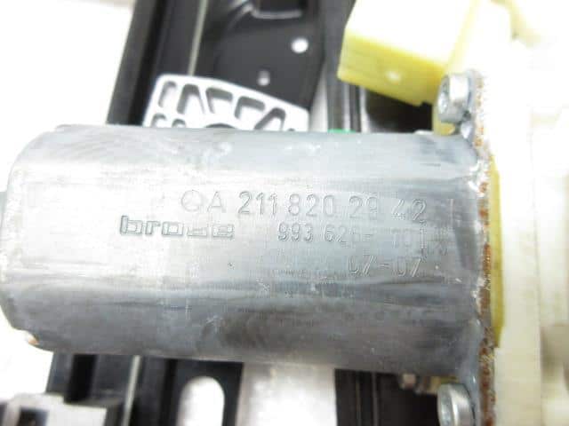 Front Left Door Regulator MERCEDES-BENZ Benz e class 2007 DBA-211052C A2118201942 — photo 8