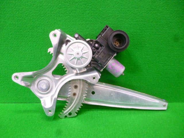 Rear Left Door Regulator TOYOTA Aqua 2022 6AA-MXPK16 6980452160 — photo 1
