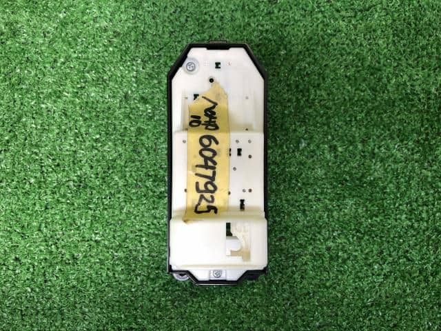 Power Window Switch TOYOTA Aqua 2012 DAA-NHP10 — photo 3