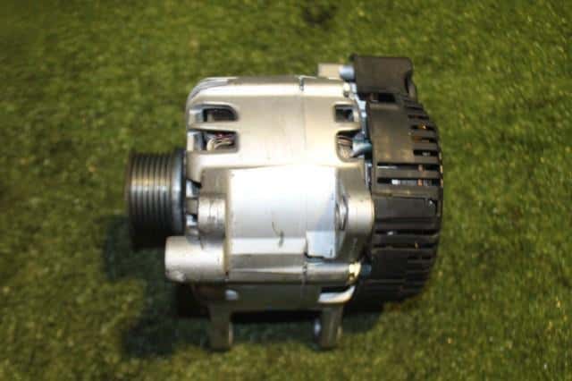 Alternator NISSAN Serena 2014 DAA-HC26 — photo 1