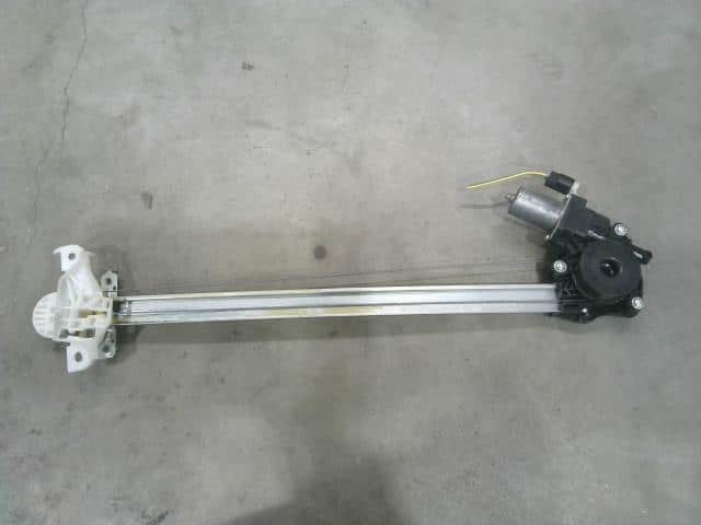 Front Left Door Regulator SUZUKI Wagon R 2017 DAA-MH55S 8340263R00 — photo 2