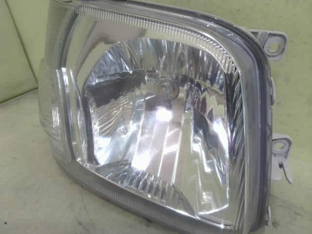 Right Headlight DAIHATSU Hijet 2010 EBD-S331V — photo 3