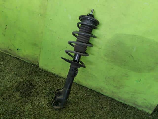 Front Right Strut TOYOTA Aqua 2012 DAA-NHP10 — photo 1