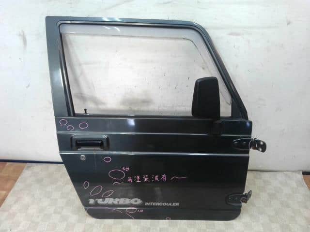 Front Right Door Assembly SUZUKI Jimny 1990 M-JA11V 6800180C11 — photo 1