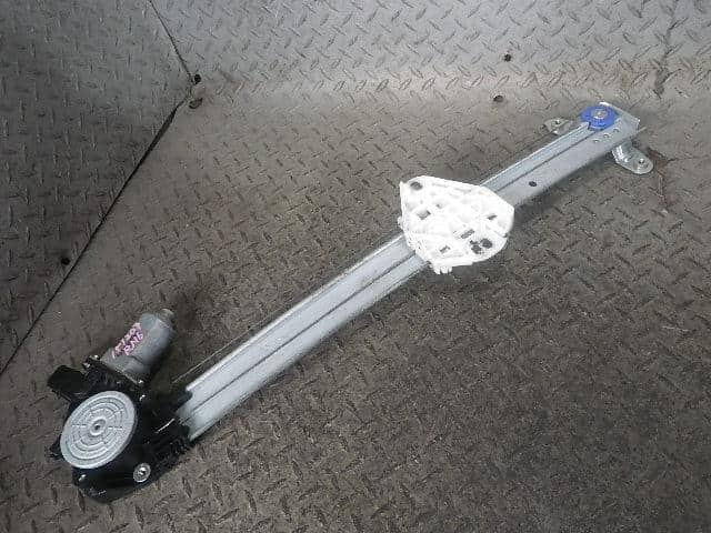 Front Left Door Regulator HONDA Stream 2007 DBA-RN6 — photo 2
