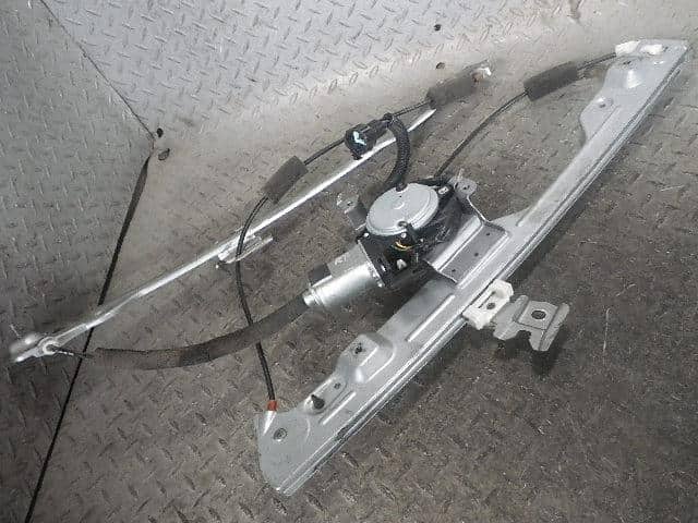 Front Right Door Regulator NISSAN Presage 2008 DBA-TNU31 — photo 1