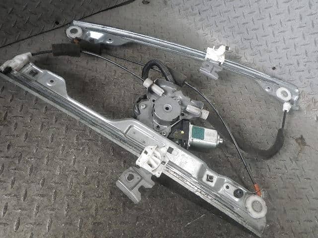 Front Right Door Regulator NISSAN Presage 2008 DBA-TNU31 — photo 2