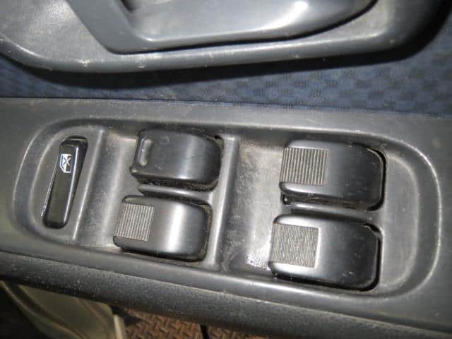 Power Window Switch DAIHATSU Hijet 2005 LE-S330V — photo 2