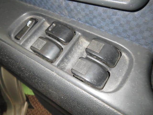 Power Window Switch DAIHATSU Hijet 2005 LE-S330V — photo 1