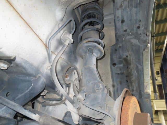 Front Left Strut DAIHATSU Hijet 2005 LE-S330V — photo 3