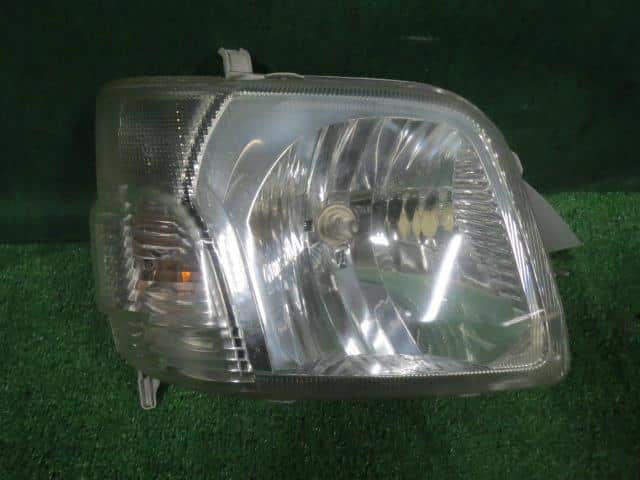 Right Headlight DAIHATSU Hijet 2005 LE-S330V — photo 1