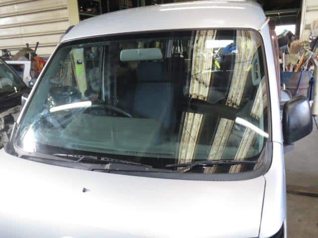 Front Windshield DAIHATSU Hijet 2005 LE-S330V — photo 2