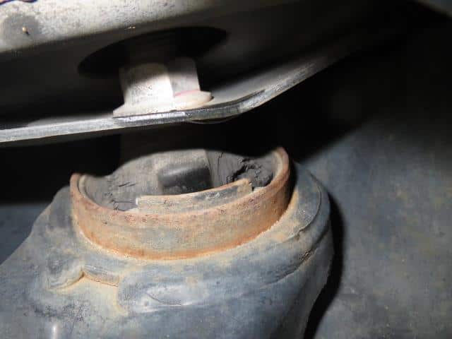 Front Left Lower Control Arm DAIHATSU Hijet 2005 LE-S330V — photo 4