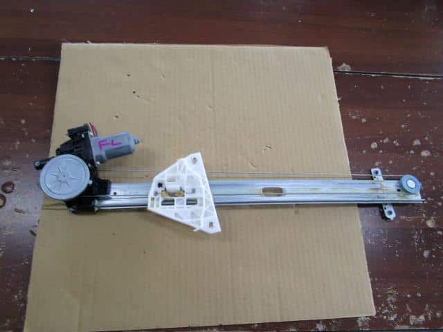 Front Left Door Regulator SUZUKI Wagon R 2012 DBA-MH34S 8346065J01 — photo 1