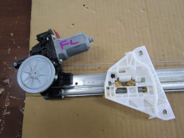 Front Left Door Regulator SUZUKI Wagon R 2012 DBA-MH34S 8346065J01 — photo 3