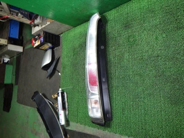 Left Tail Light NISSAN Serena 2007 DBA-CC25 — photo 3