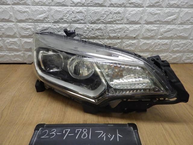 Right Headlight HONDA Fit 2014 DBA-GK3 — photo 1