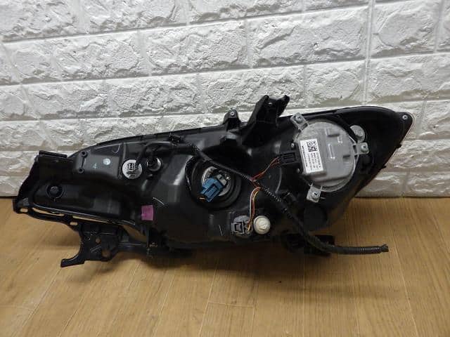 Right Headlight HONDA Fit 2014 DBA-GK3 — photo 2