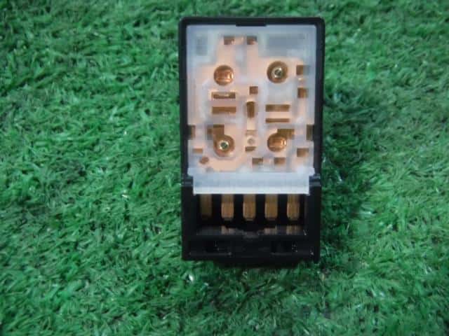 Power Window Switch NISSAN Roox 2021 5AA-B47A — photo 2