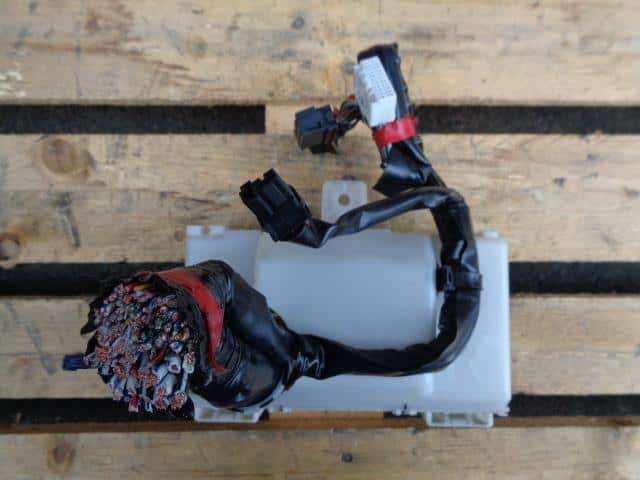 Fuse Box HINO Hino largesize car 2006 BKG-FW1EXYJ-SB 826101390 — photo 3