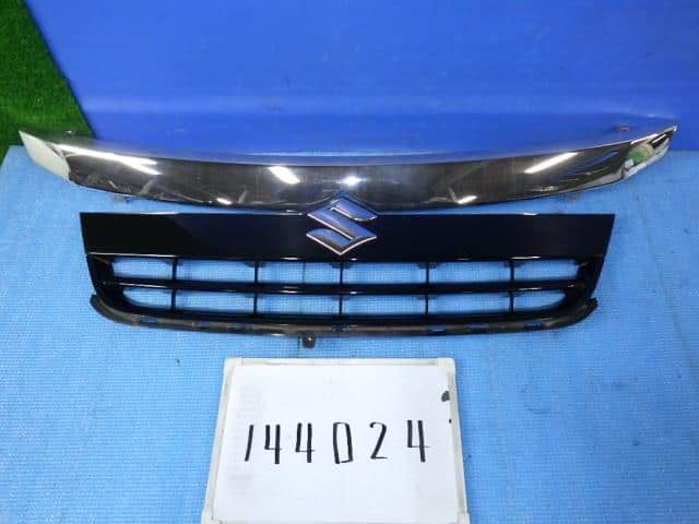Radiator Grille SUZUKI Solio 2012 DBA-MA15S — photo 1