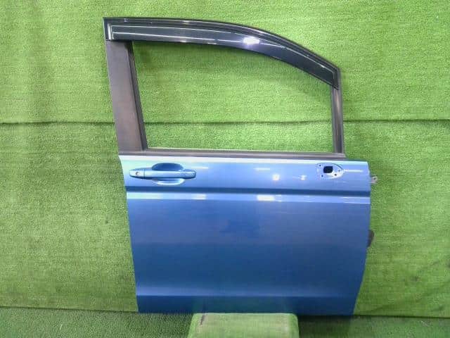 Front Right Door Assembly HONDA Step Wagon 2010 DBA-RK1 — photo 1