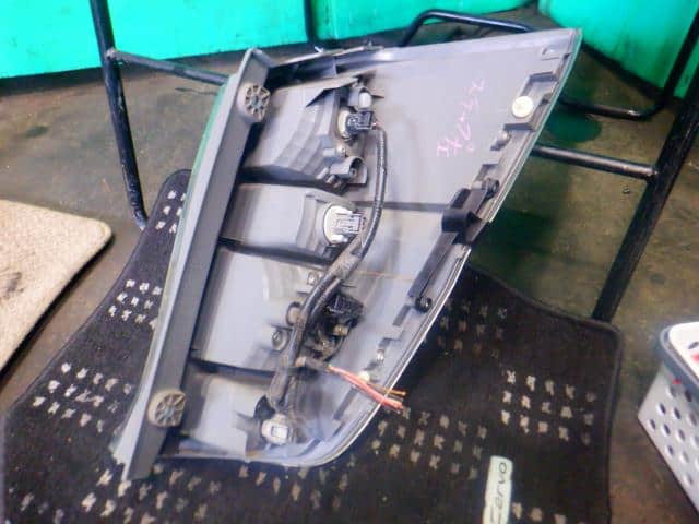 Left Tail Light HONDA Step Wagon 2011 DBA-RK5 — photo 3