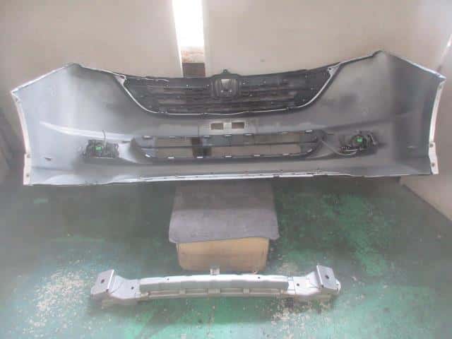 Front Bumper HONDA Step Wagon 2005 DBA-RG1 — photo 2