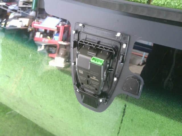 Front Windshield HONDA Vezel 2015 DAA-RU3 — photo 9