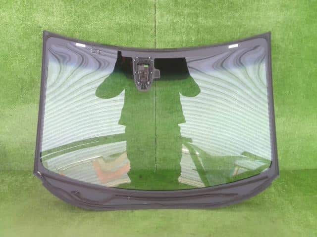 Front Windshield HONDA Vezel 2015 DAA-RU3 — photo 8