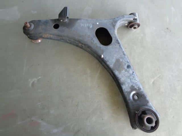 Front Right Lower Control Arm SUBARU Impreza 2016 DBA-GJ7 — photo 2