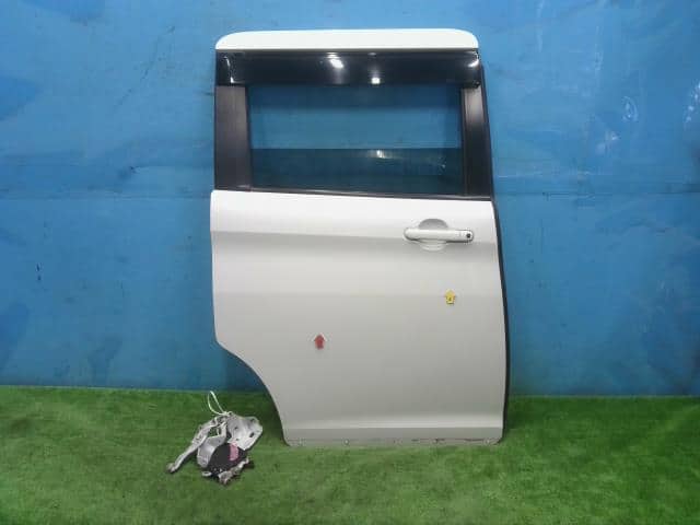 Rear Right Door Assembly SUZUKI Solio 2015 DAA-MA36S 6800281P00 — photo 1