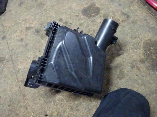Air Cleaner Assembly SUBARU Impreza 2015 DBA-GP2 — photo 1