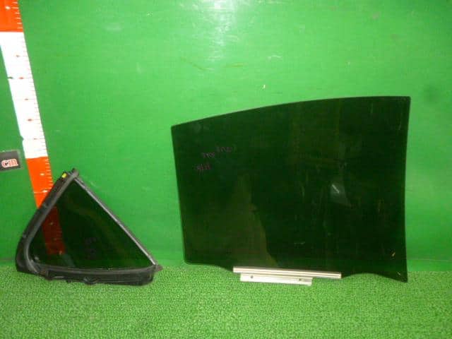 Rear Left Door Windshield TOYOTA Aqua 2011 DAA-NHP10 — photo 2