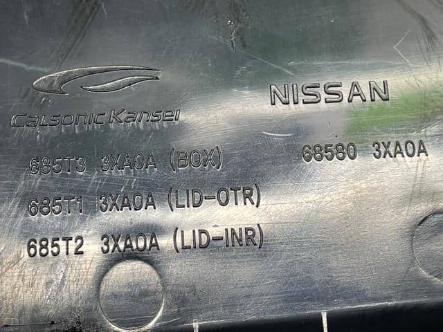 Console Box NISSAN Nv350 — photo 4