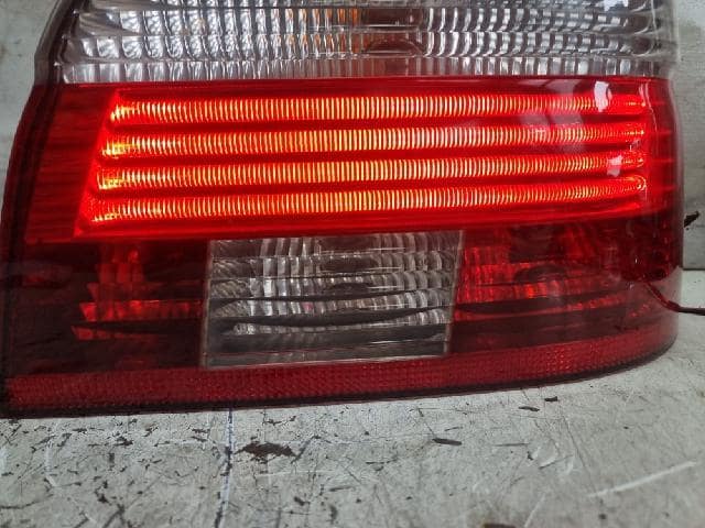 Right Tail Light BMW 5 Series 2003 — photo 4
