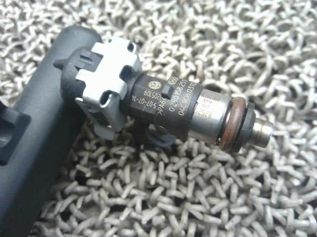 Injector VOLKSWAGEN Up! 2014 DBA-AACHY 04C906031D — photo 3