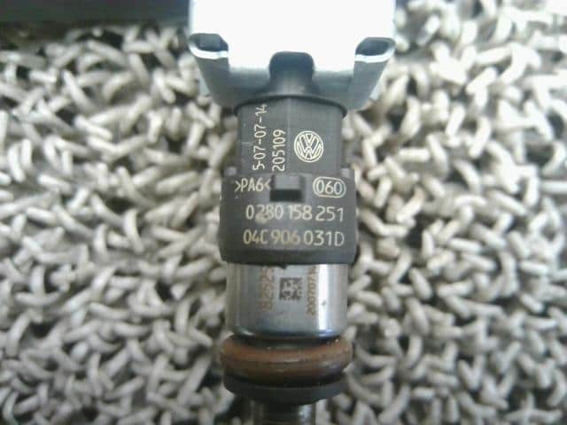 Injector VOLKSWAGEN Up! 2014 DBA-AACHY 04C906031D — photo 5